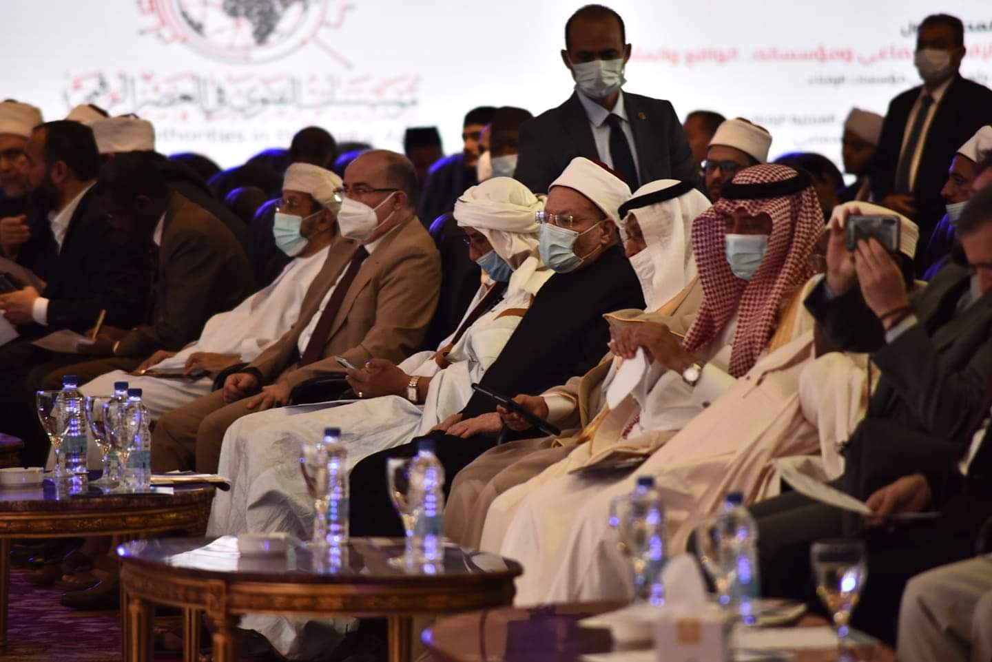 رئيس مجلس علماء المسلمين في إندونيسيا الناس سكارى إلا العلماء (14)