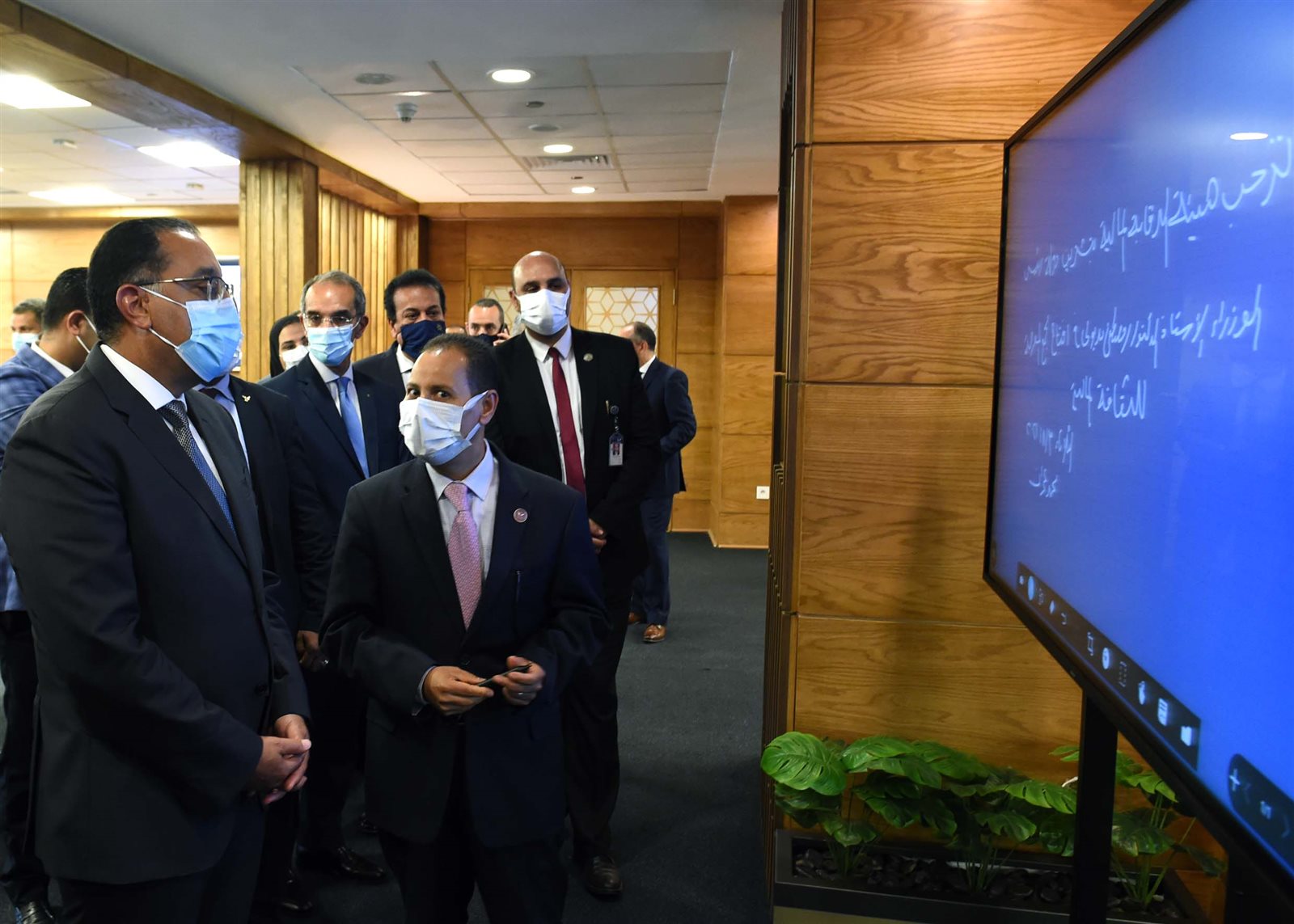 رئيس الوزراء يفتتح مجمع المعرفة للثقافة المالية (9)