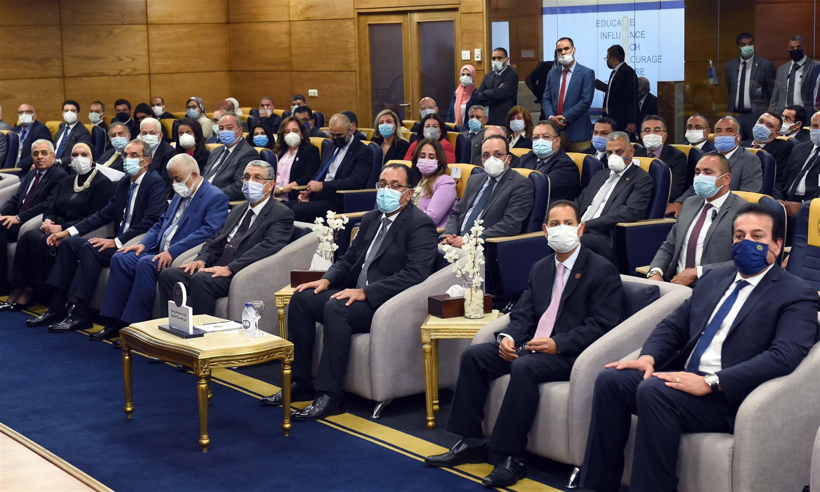 رئيس الوزراء يفتتح مجمع المعرفة للثقافة المالية (11)