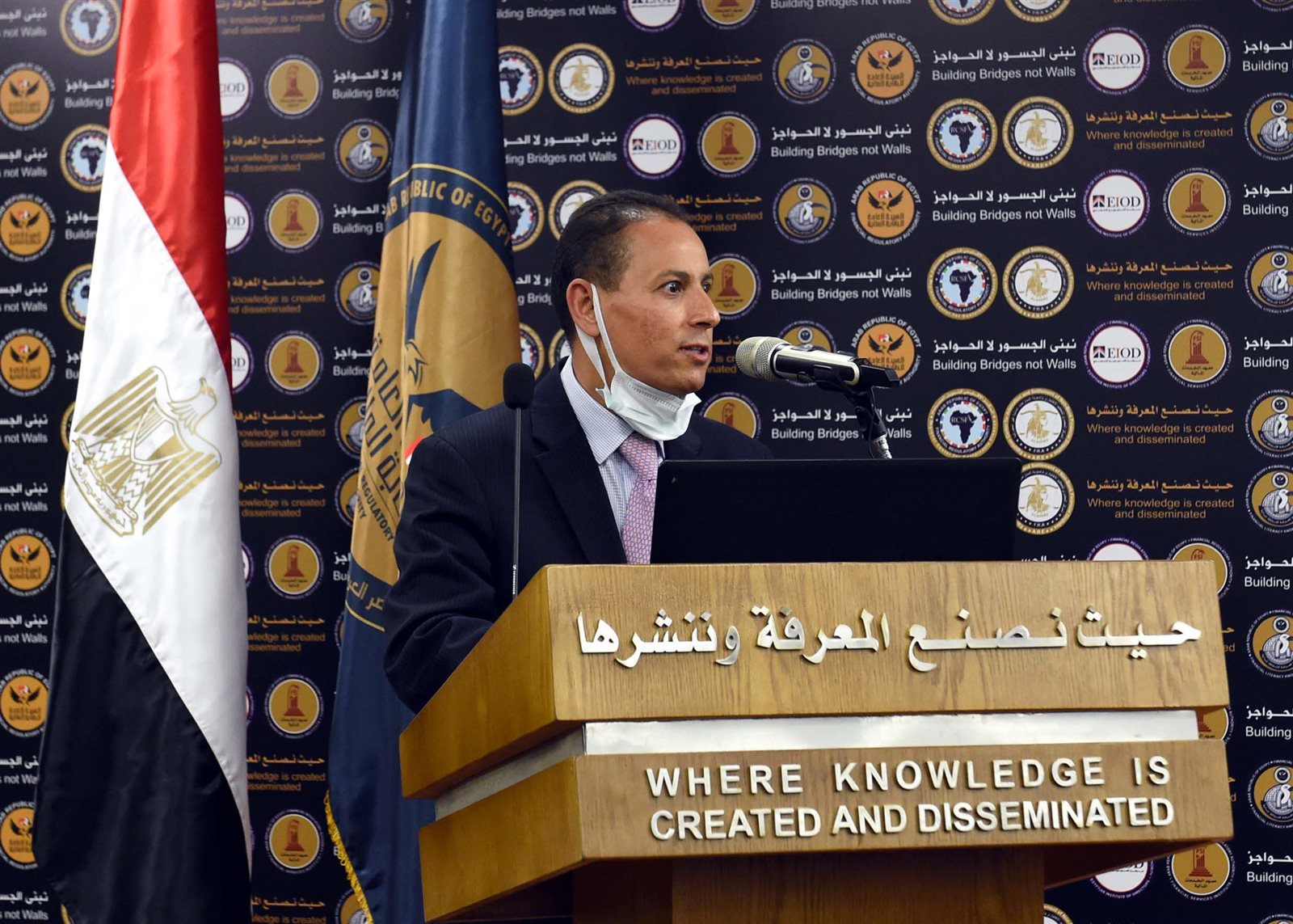 رئيس الوزراء يفتتح مجمع المعرفة للثقافة المالية (14)