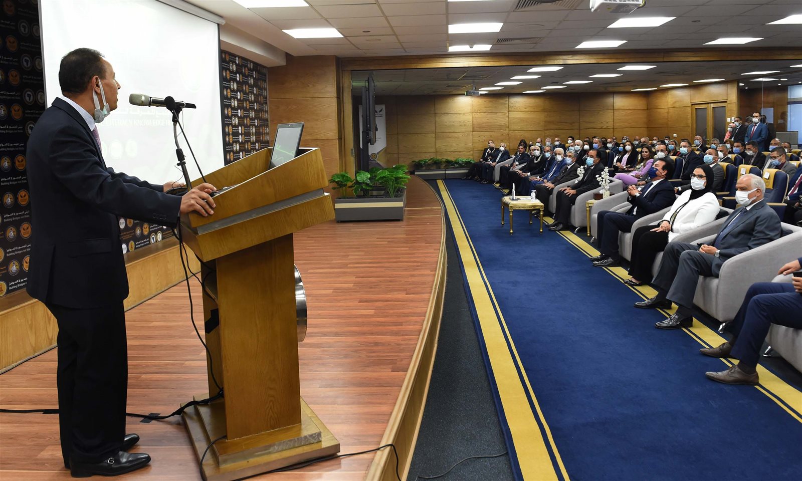 رئيس الوزراء يفتتح مجمع المعرفة للثقافة المالية (15)