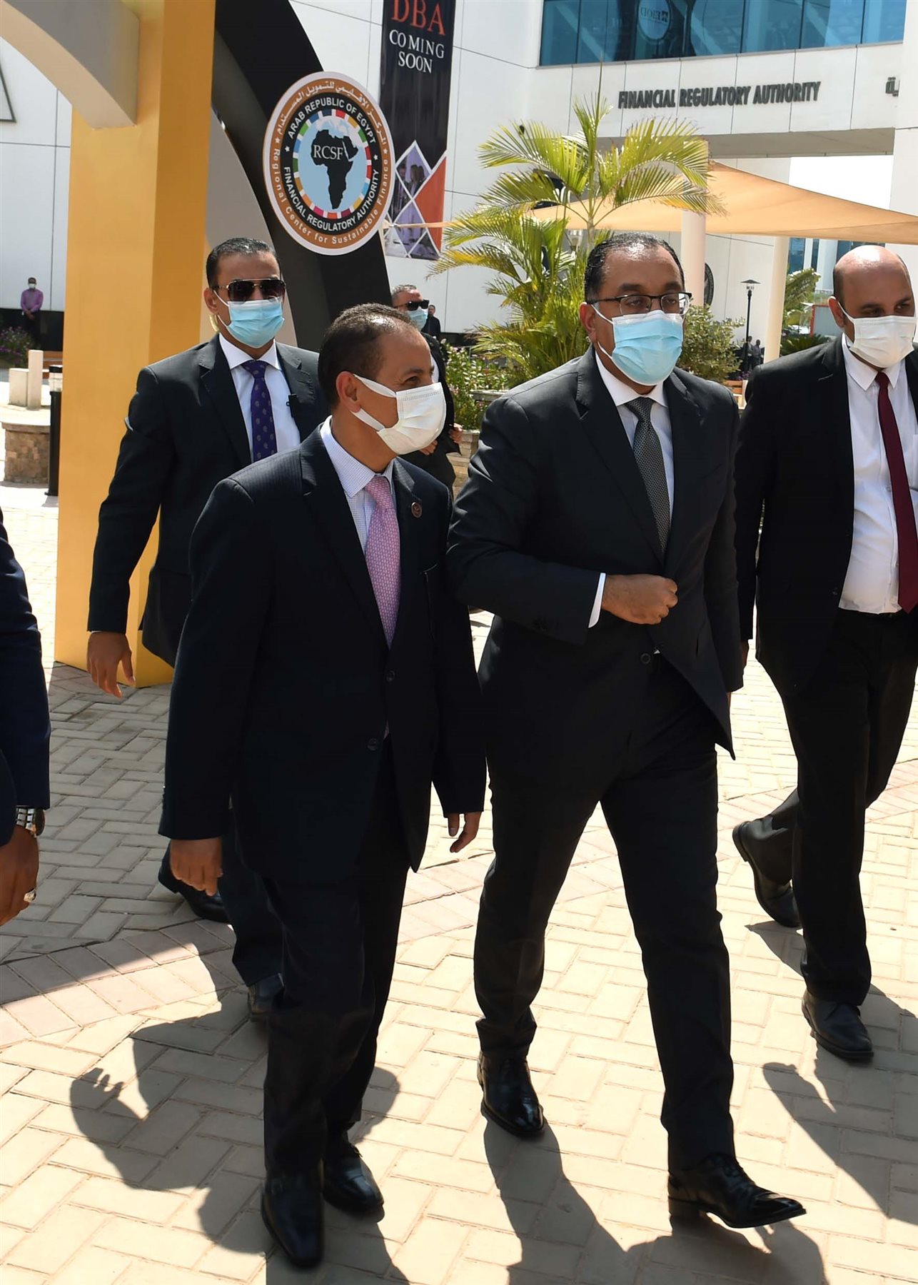 رئيس الوزراء يفتتح مجمع المعرفة للثقافة المالية (4)