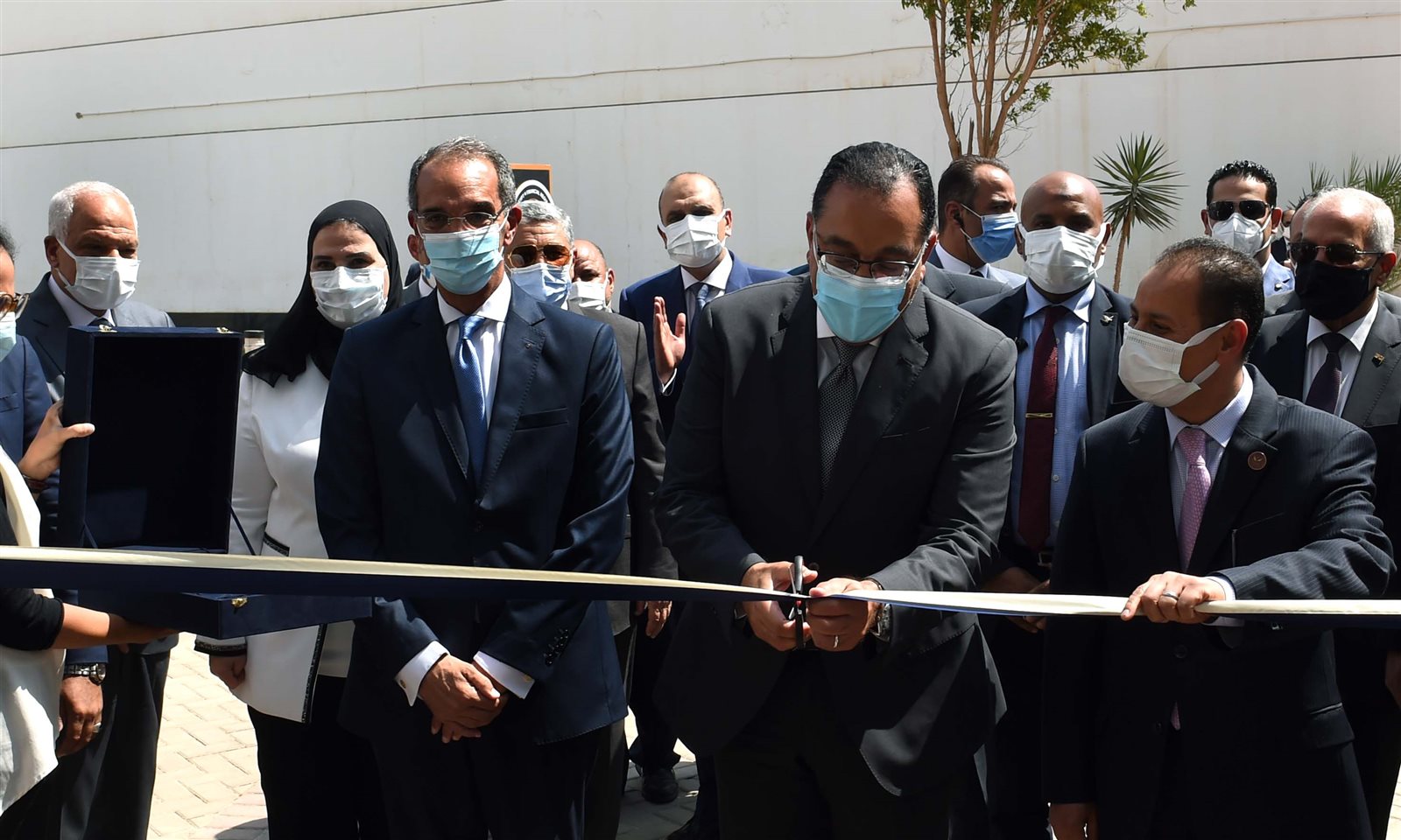 رئيس الوزراء يفتتح مجمع المعرفة للثقافة المالية (5)