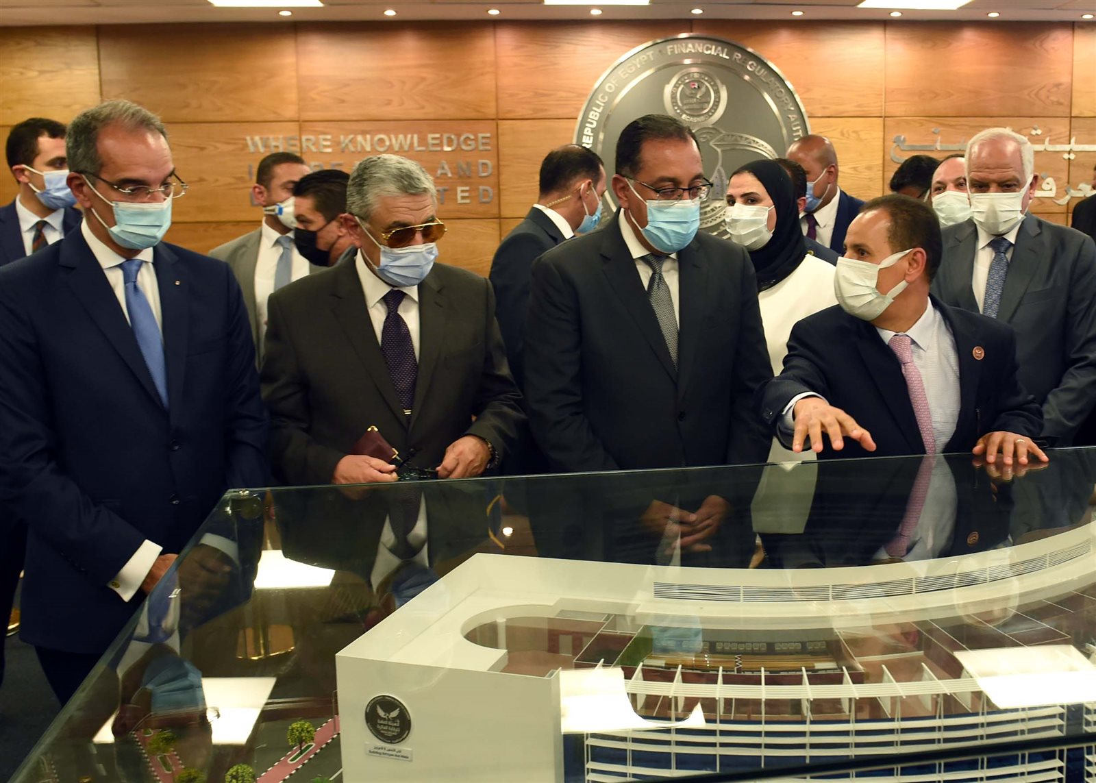 رئيس الوزراء يفتتح مجمع المعرفة للثقافة المالية (6)