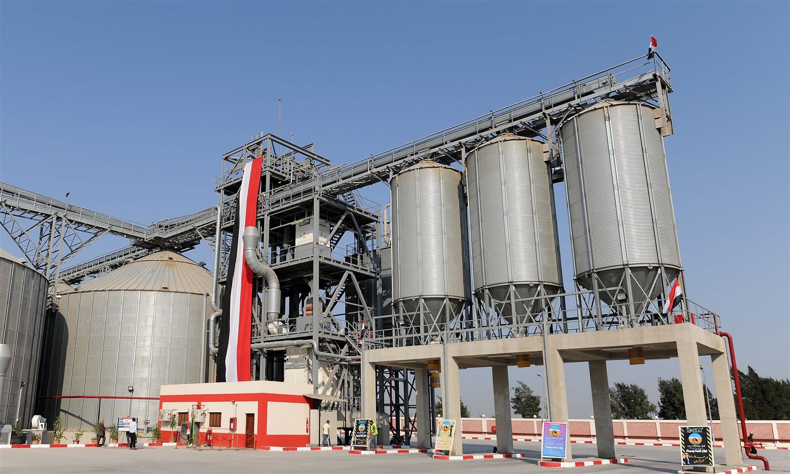 رئيس الوزراء صوامع أبو صوير تستهدف تقليل الفاقد في محصول القمح (3)