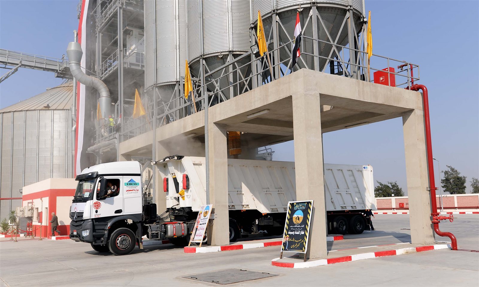 رئيس الوزراء صوامع أبو صوير تستهدف تقليل الفاقد في محصول القمح (9)