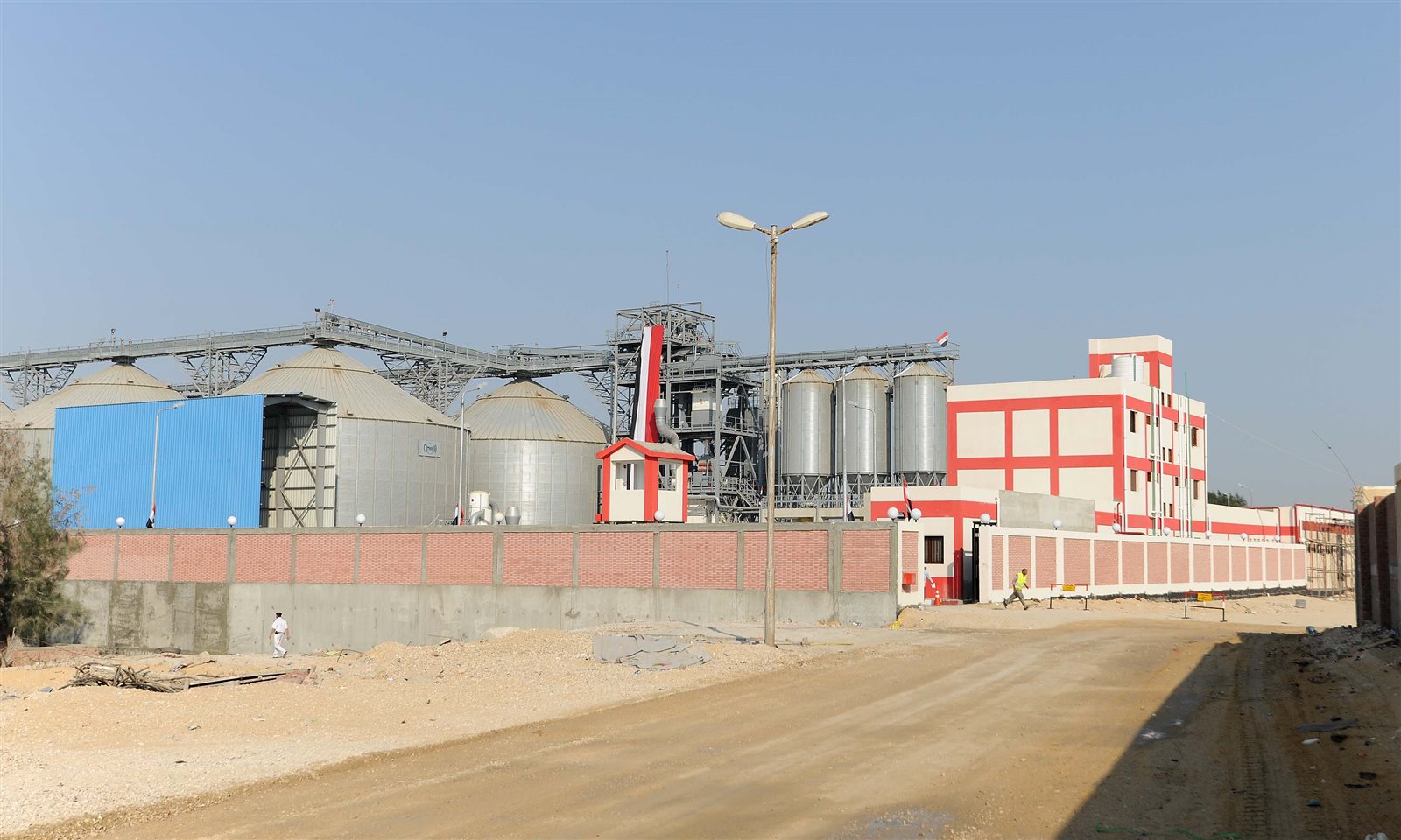 رئيس الوزراء صوامع أبو صوير تستهدف تقليل الفاقد في محصول القمح (2)