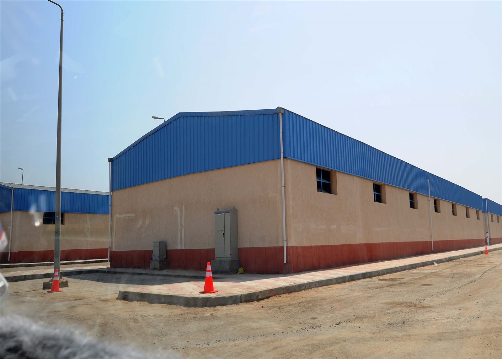 رئيس الوزراء يتفقد مجمع الورش الحرفية بمدينة المستقبل في الإسماعيلية (2)