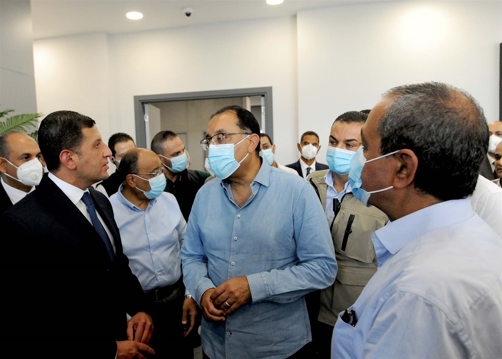 رئيس الوزراء يزور مركز خدمات المستثمرين بمدينة الإسماعيلية (3)