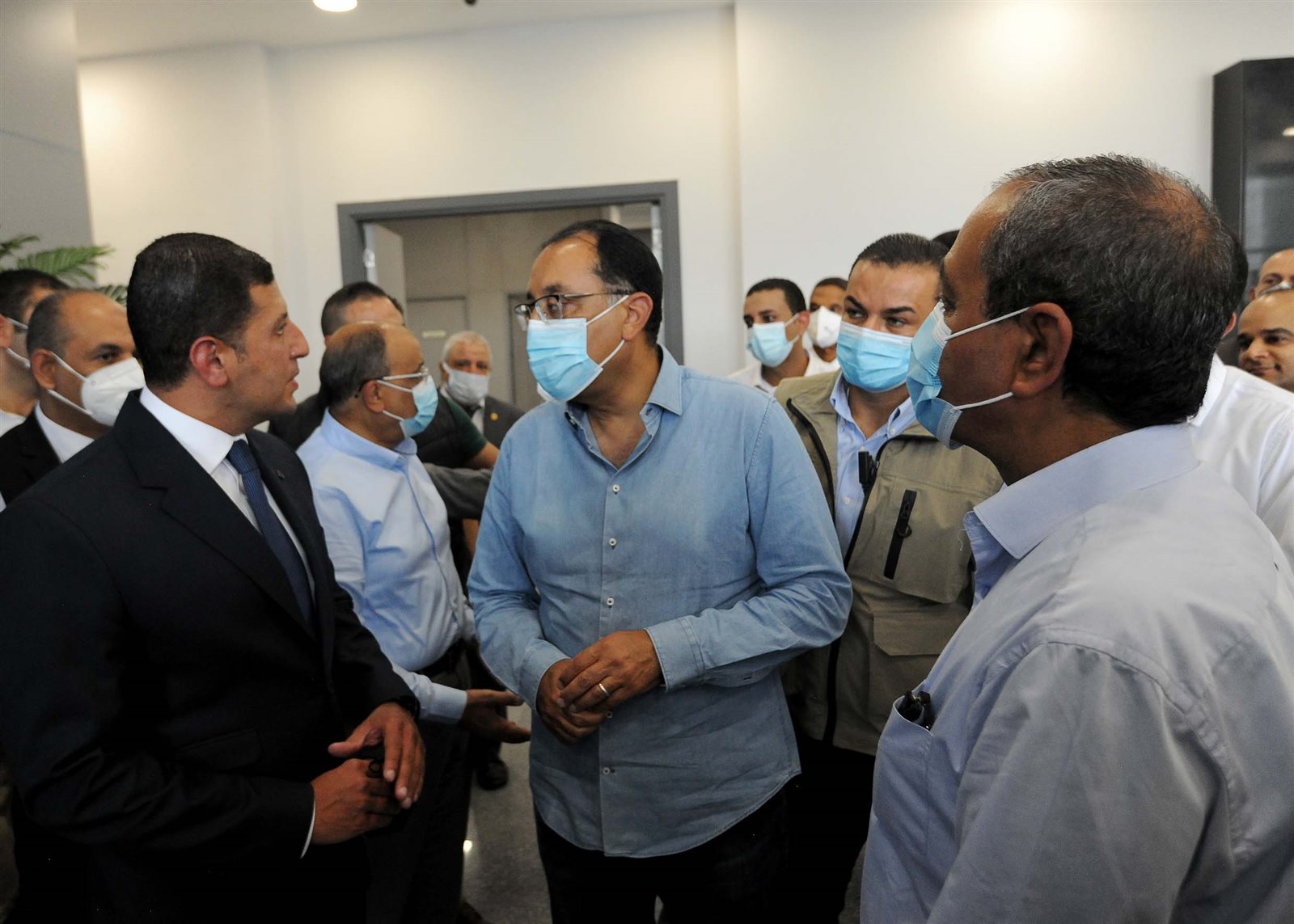 رئيس الوزراء يزور مركز خدمات المستثمرين بمدينة الإسماعيلية (4)