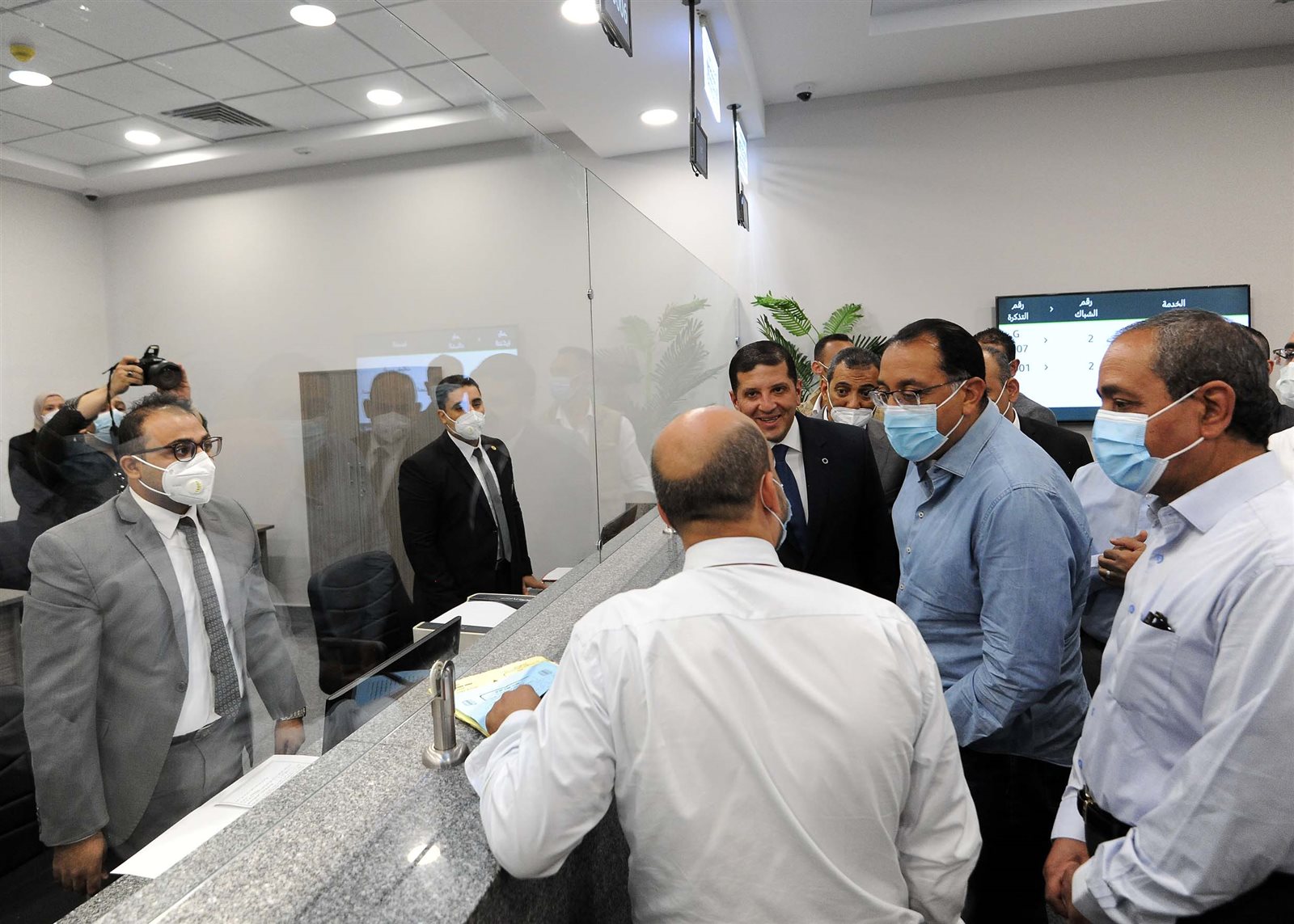 رئيس الوزراء يزور مركز خدمات المستثمرين بمدينة الإسماعيلية (1)