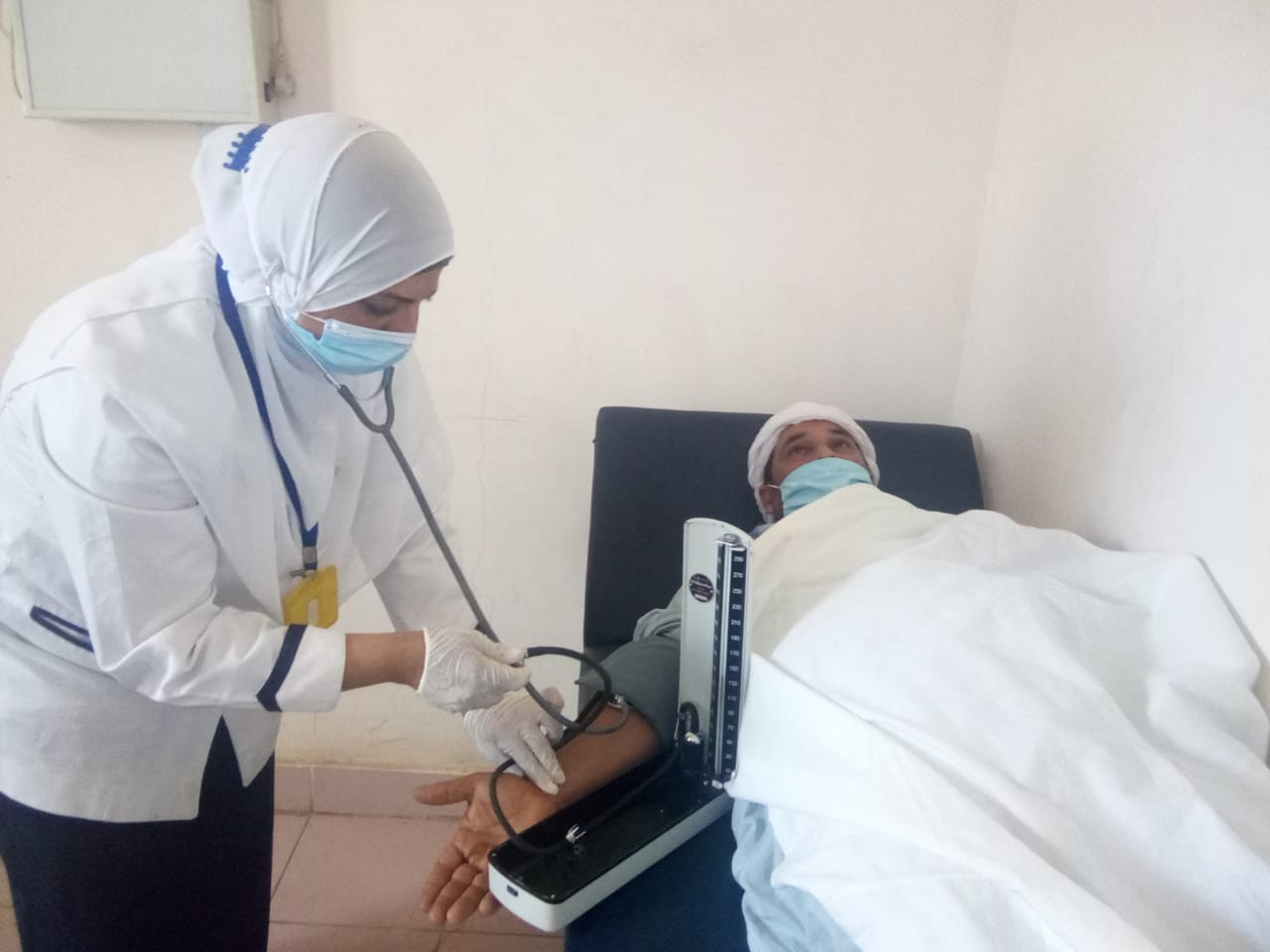 قافلة طبية علاجية بقرية الروضة