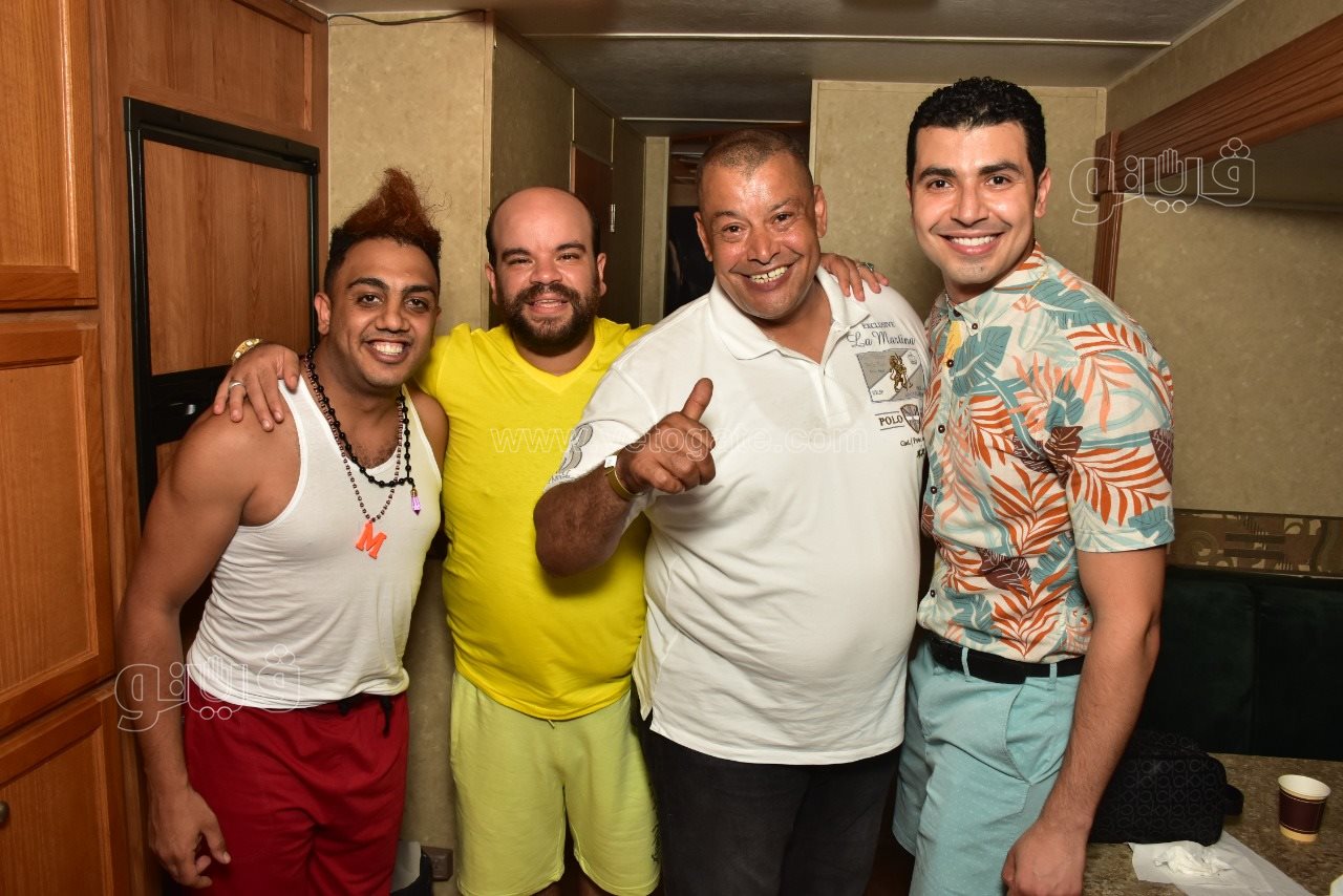 اشرف عبد الباقى يفتتح شمسية واربع كراسي علي مسرح الساحل (3)