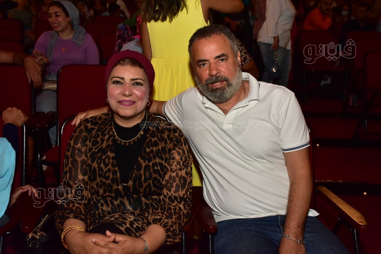 اشرف عبد الباقى يفتتح شمسية واربع كراسي علي مسرح الساحل (5)