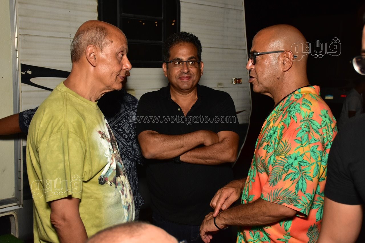 اشرف عبد الباقى يفتتح شمسية واربع كراسي علي مسرح الساحل (8)