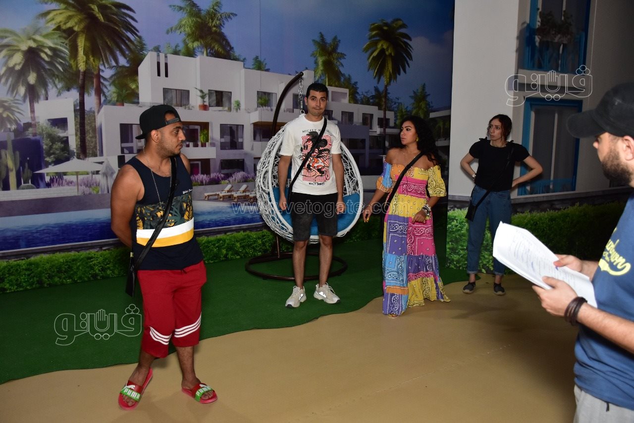 اشرف عبد الباقى يفتتح شمسية واربع كراسي علي مسرح الساحل (10)