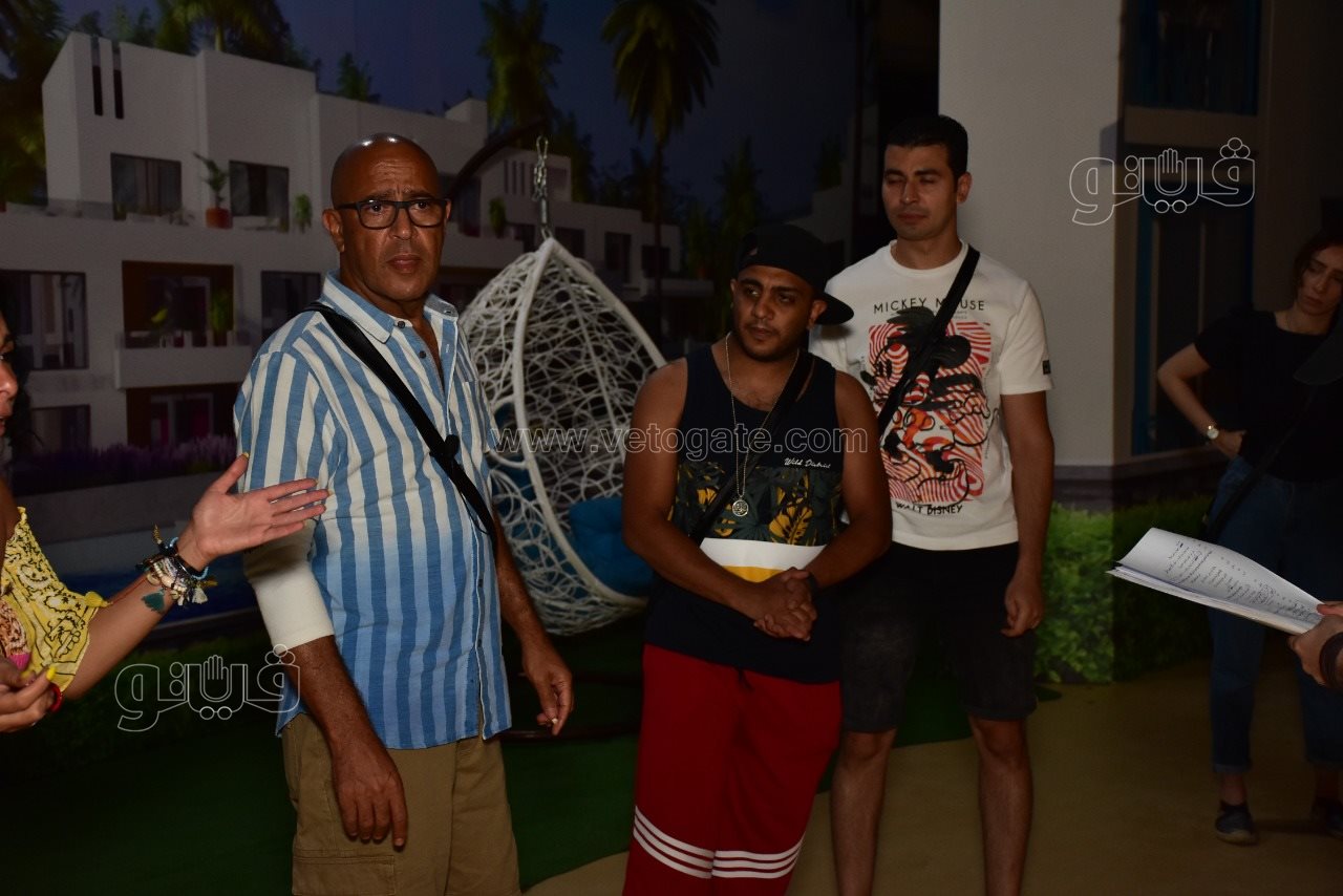 اشرف عبد الباقى يفتتح شمسية واربع كراسي علي مسرح الساحل (12)
