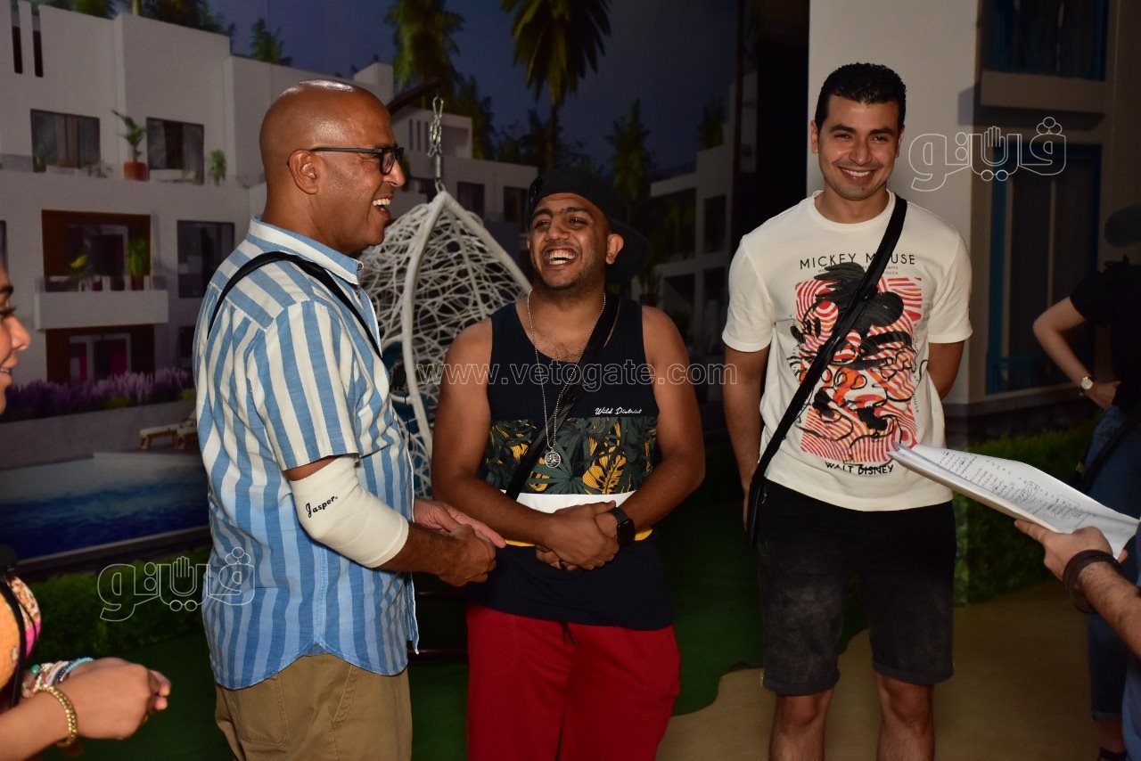 اشرف عبد الباقى يفتتح شمسية واربع كراسي علي مسرح الساحل (14)