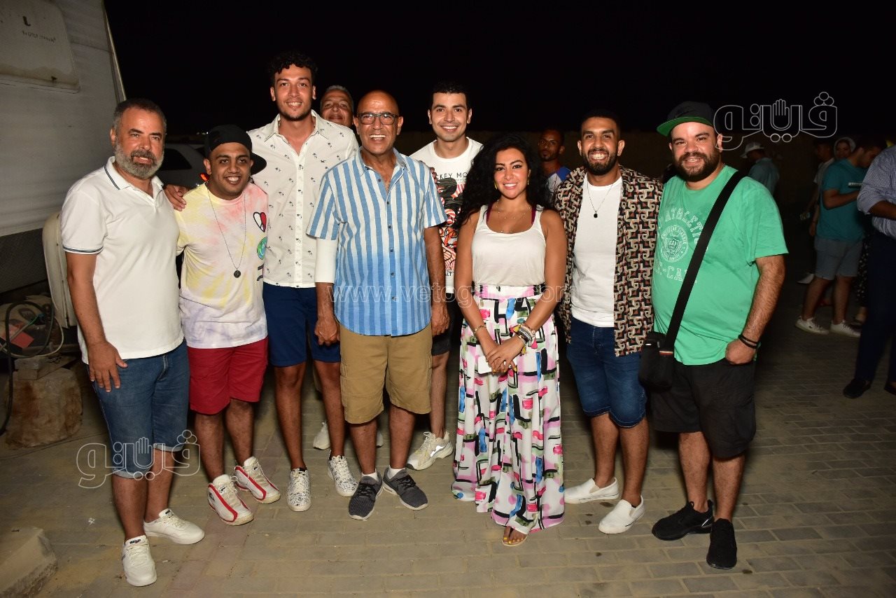 اشرف عبد الباقى يفتتح شمسية واربع كراسي علي مسرح الساحل (18)