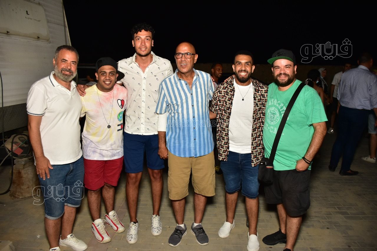 اشرف عبد الباقى يفتتح شمسية واربع كراسي علي مسرح الساحل (19)
