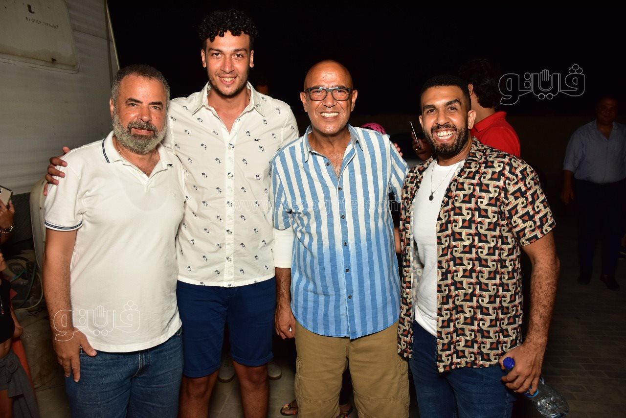 اشرف عبد الباقى يفتتح شمسية واربع كراسي علي مسرح الساحل (22)