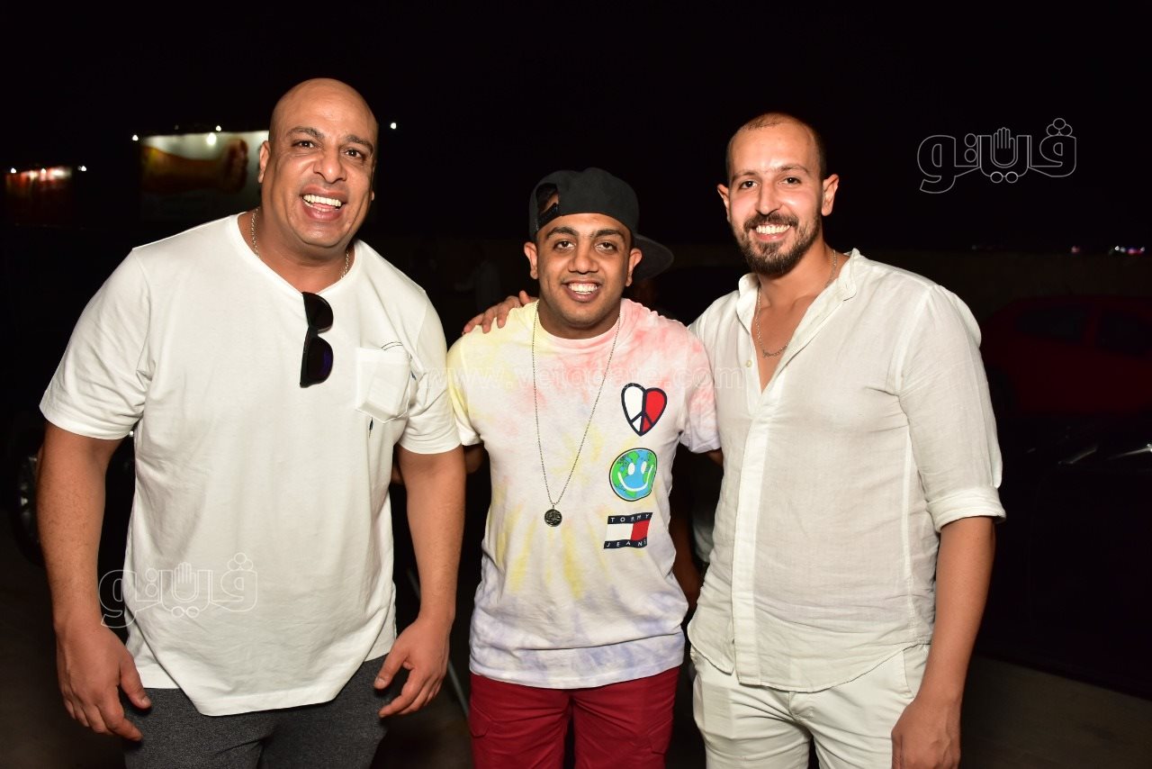 اشرف عبد الباقى يفتتح شمسية واربع كراسي علي مسرح الساحل (25)