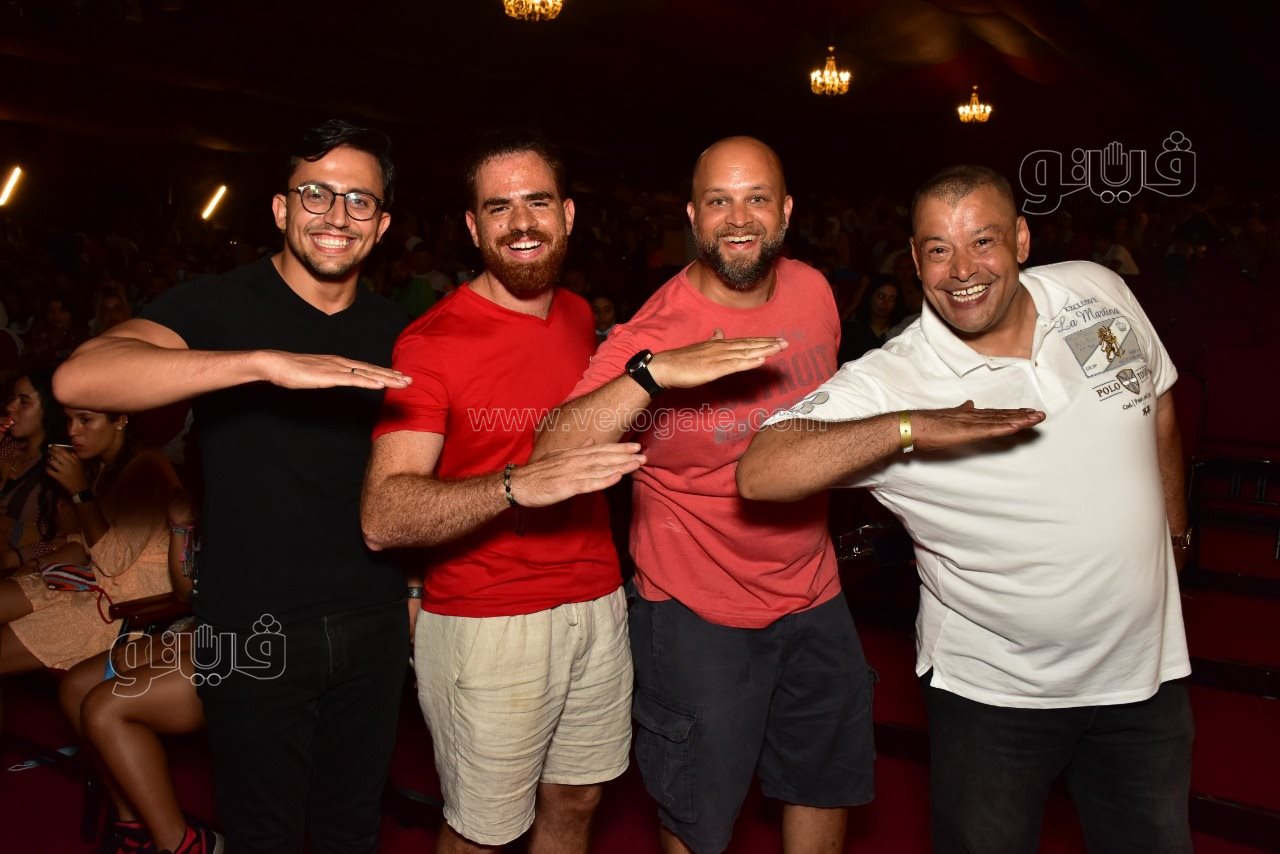 اشرف عبد الباقى يفتتح شمسية واربع كراسي علي مسرح الساحل (26)