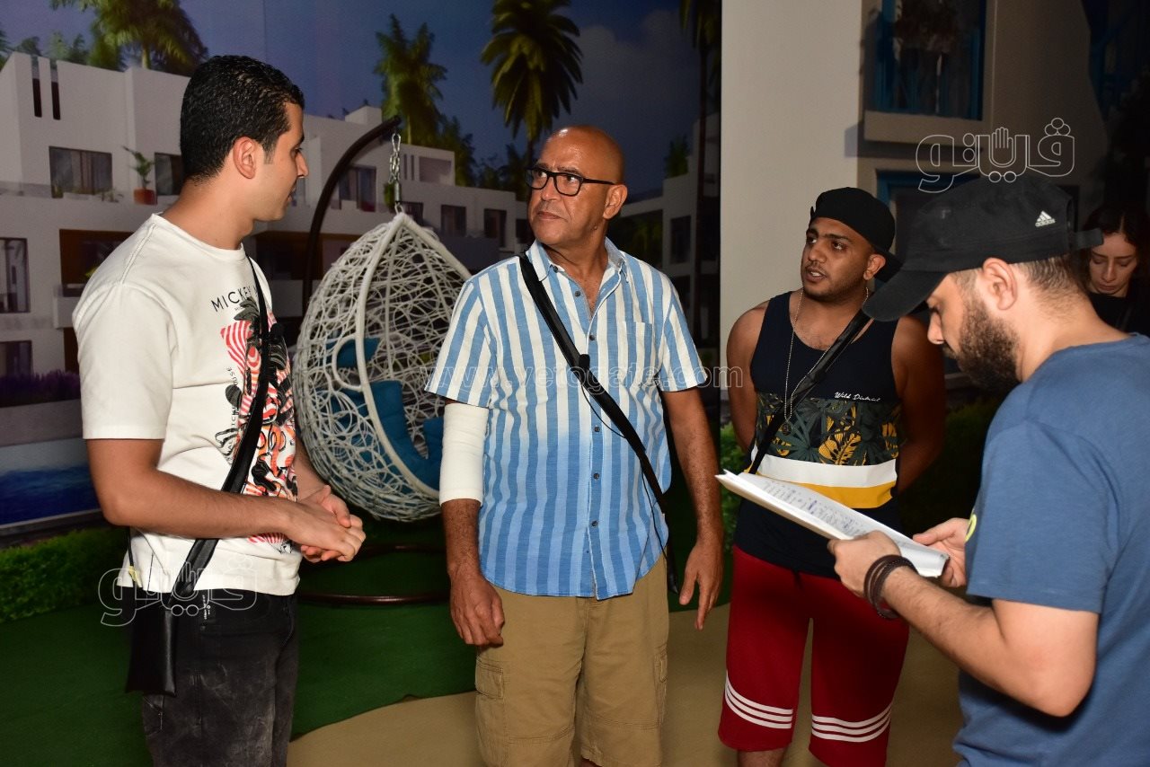 اشرف عبد الباقى يفتتح شمسية واربع كراسي علي مسرح الساحل (30)
