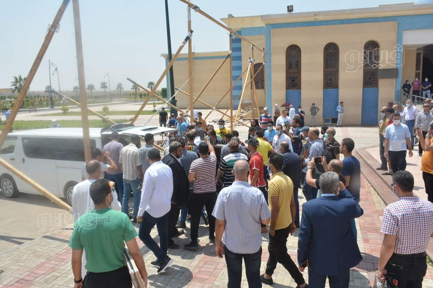 received_5897413876999072