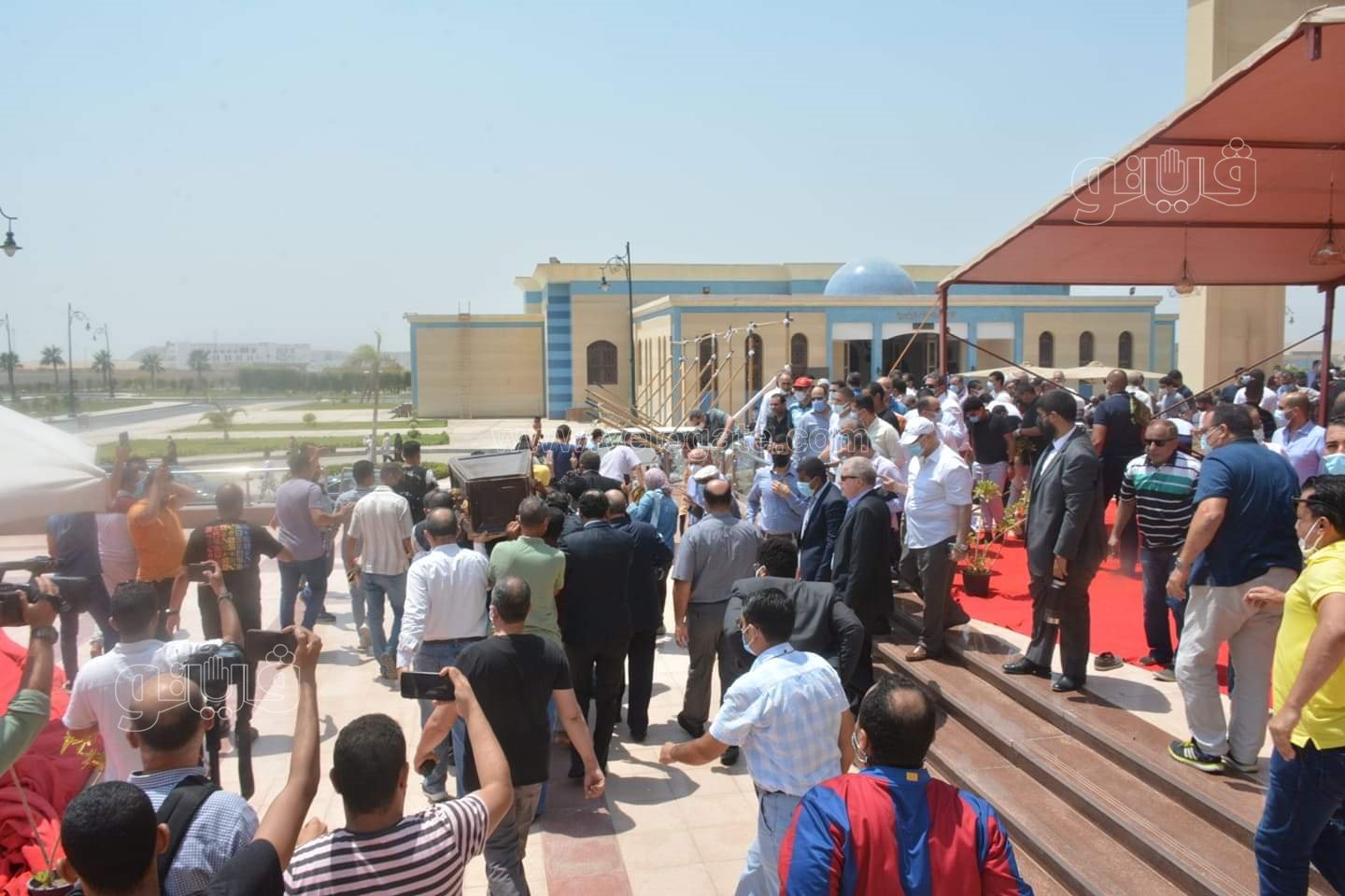 received_1201551080355379