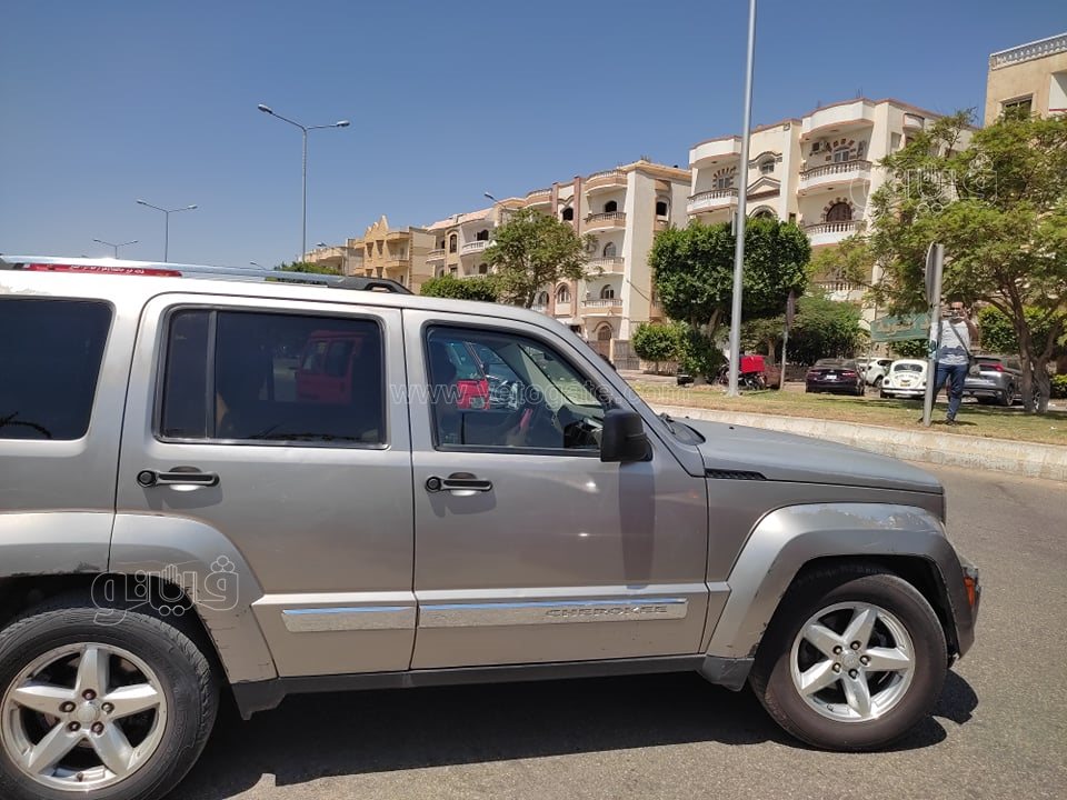 لحظة خروج جثمان الفنانة دلال عبد العزيز من مستشفى زايد التخصصي (3)