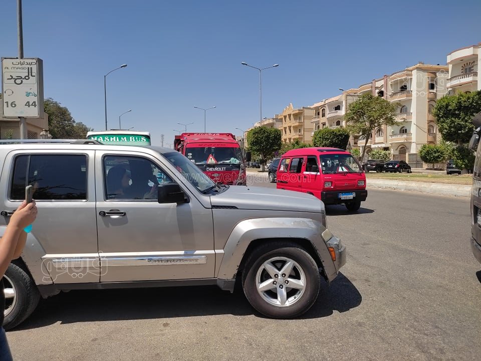 لحظة خروج جثمان الفنانة دلال عبد العزيز من مستشفى زايد التخصصي (5)