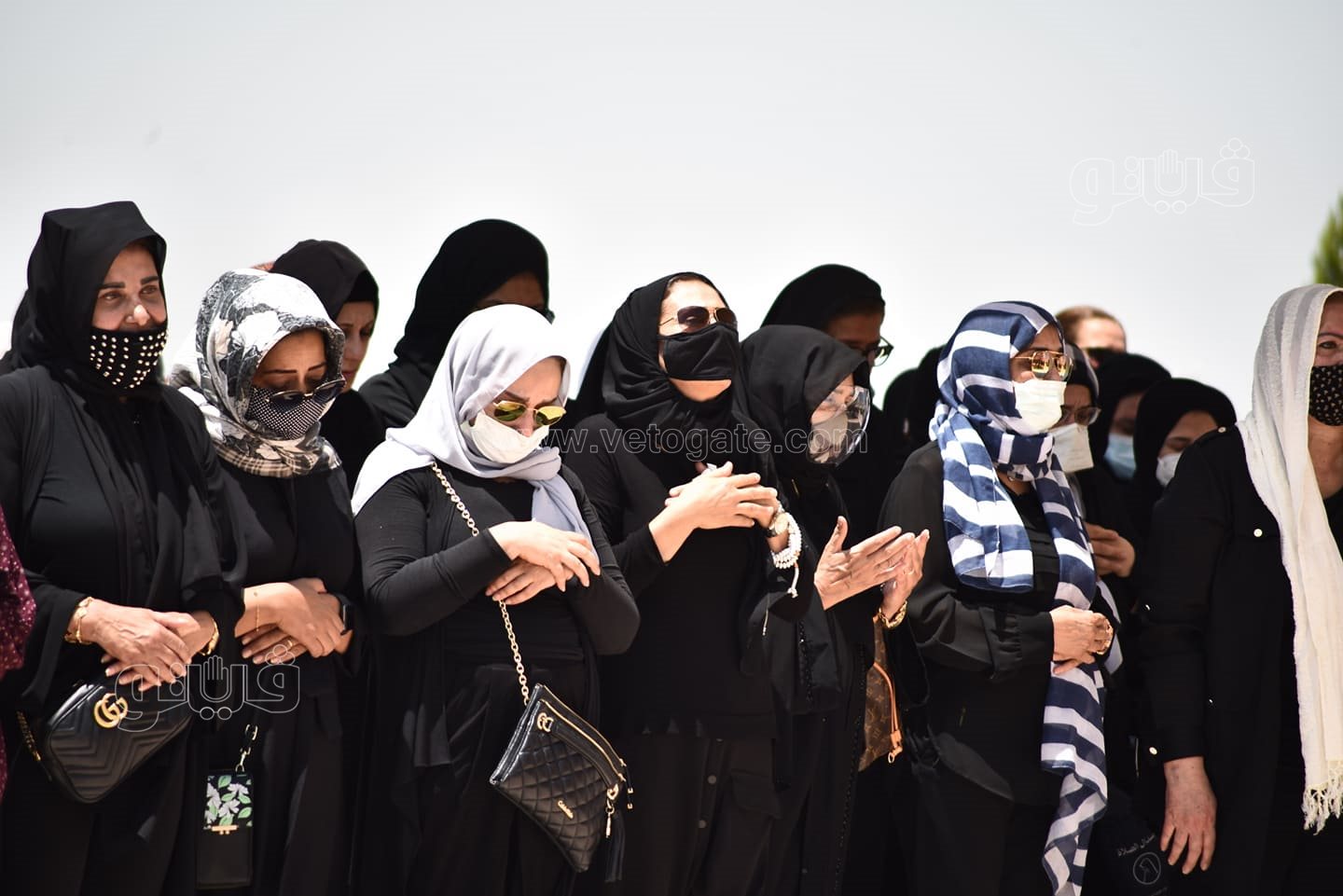 الانهيار والحزن يسيطر على نجوم الفن في جنازة دلال عبد العزيز  (12)