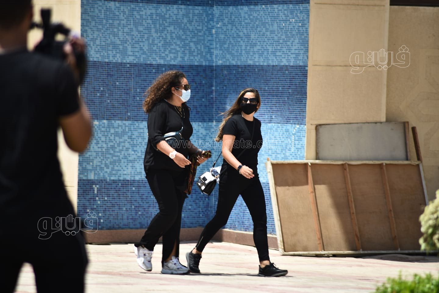 الانهيار والحزن يسيطر على نجوم الفن في جنازة دلال عبد العزيز  (13)