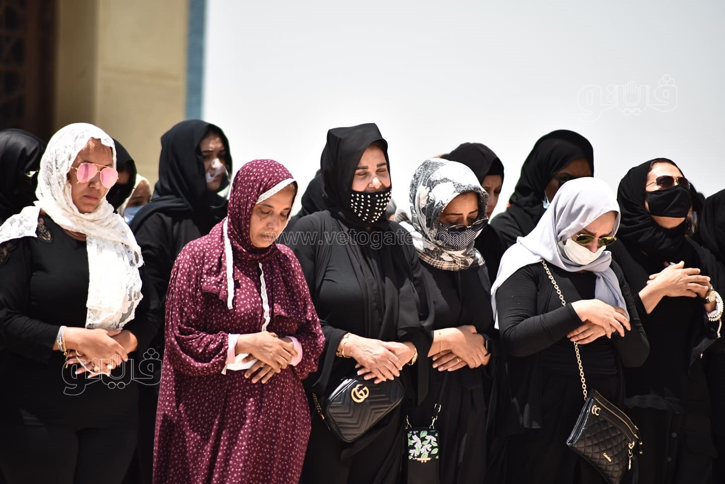 الانهيار والحزن يسيطر على نجوم الفن في جنازة دلال عبد العزيز  (14)