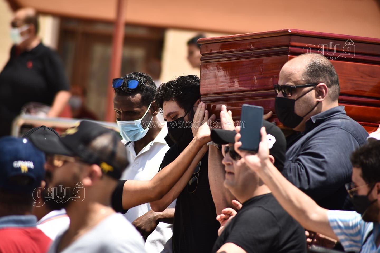 الانهيار والحزن يسيطر على نجوم الفن في جنازة دلال عبد العزيز  (20)