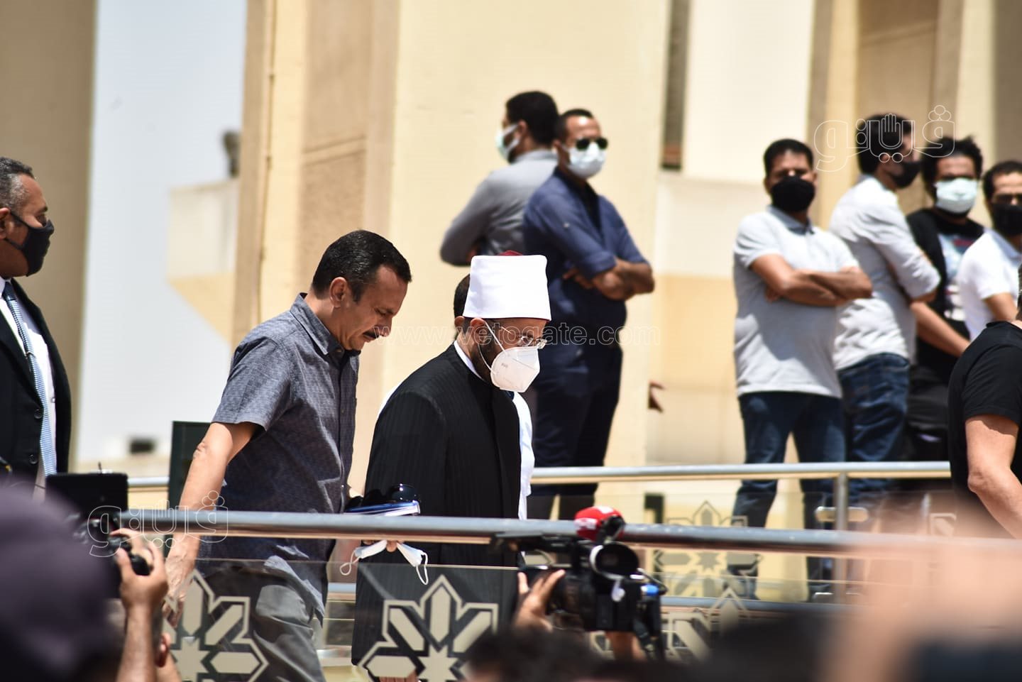 الانهيار والحزن يسيطر على نجوم الفن في جنازة دلال عبد العزيز  (21)