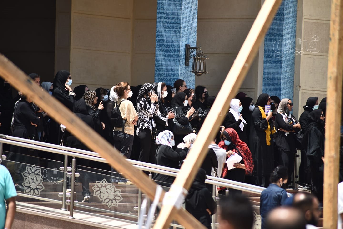 الانهيار والحزن يسيطر على نجوم الفن في جنازة دلال عبد العزيز  (28)