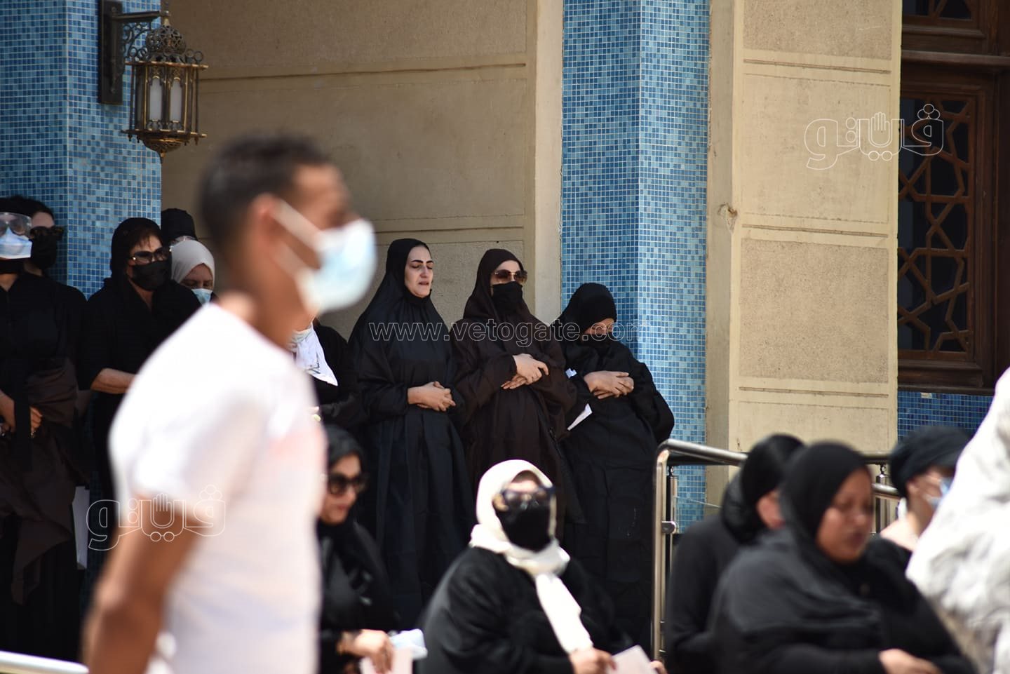 الانهيار والحزن يسيطر على نجوم الفن في جنازة دلال عبد العزيز  (32)