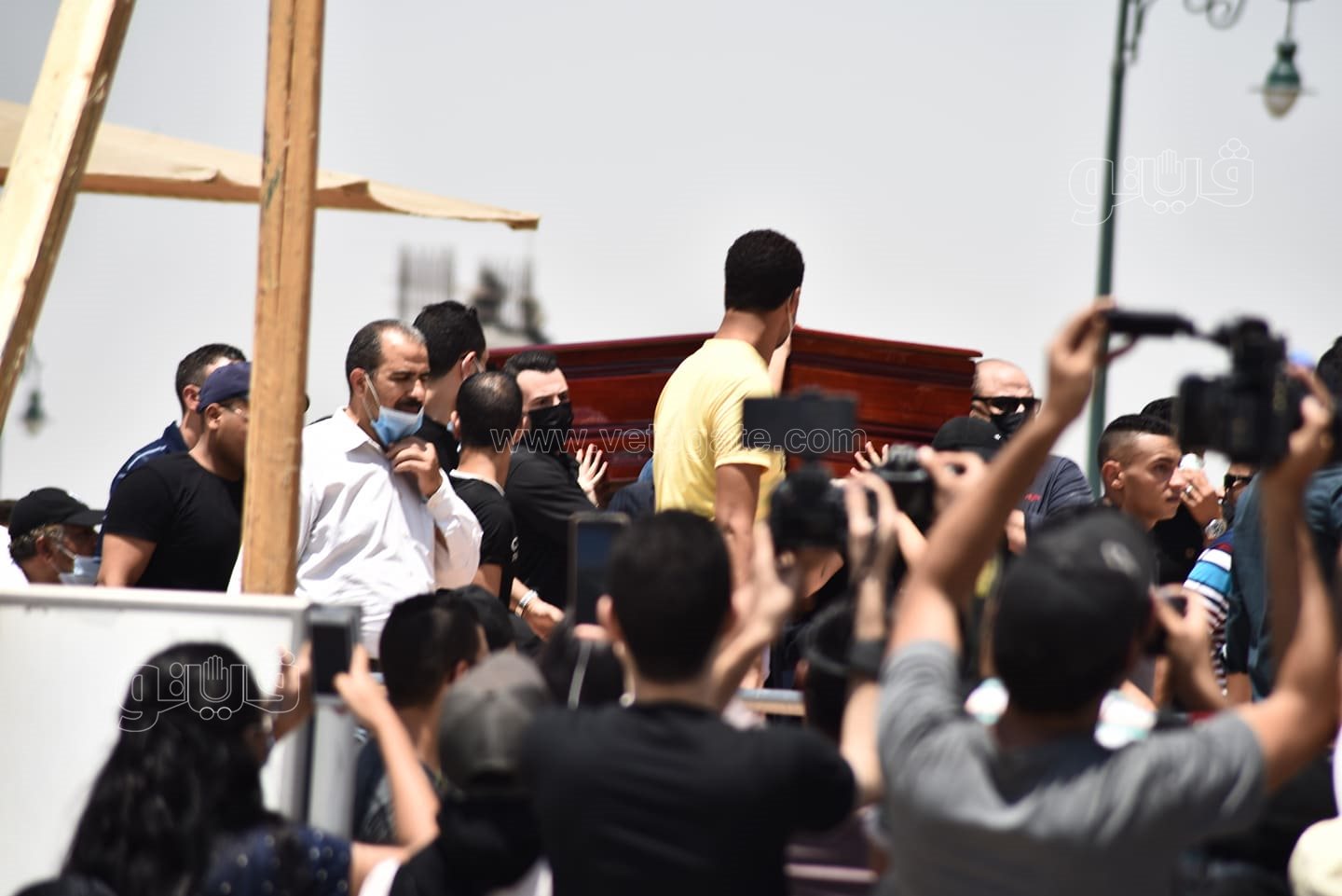 الانهيار والحزن يسيطر على نجوم الفن في جنازة دلال عبد العزيز  (34)