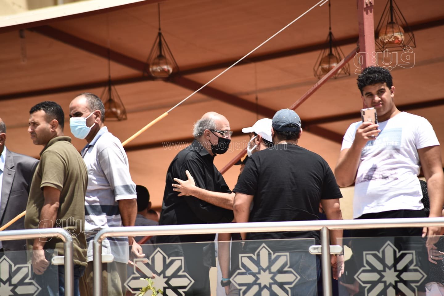 الانهيار والحزن يسيطر على نجوم الفن في جنازة دلال عبد العزيز  (36)