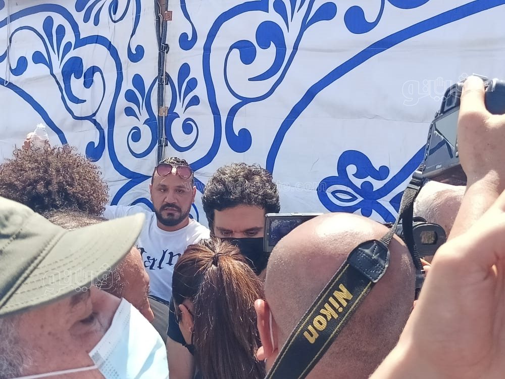 رامي رضوان وحسن الرداد يتلقيان العزاء في دلال عبد العزيز بالمقابر (15)