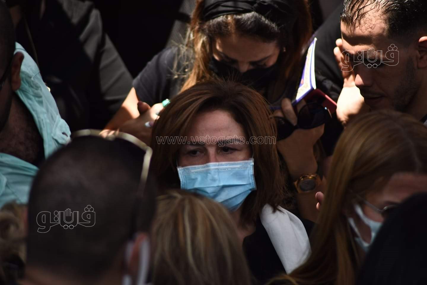 رامي رضوان وحسن الرداد يتلقيان العزاء في دلال عبد العزيز بالمقابر (35)