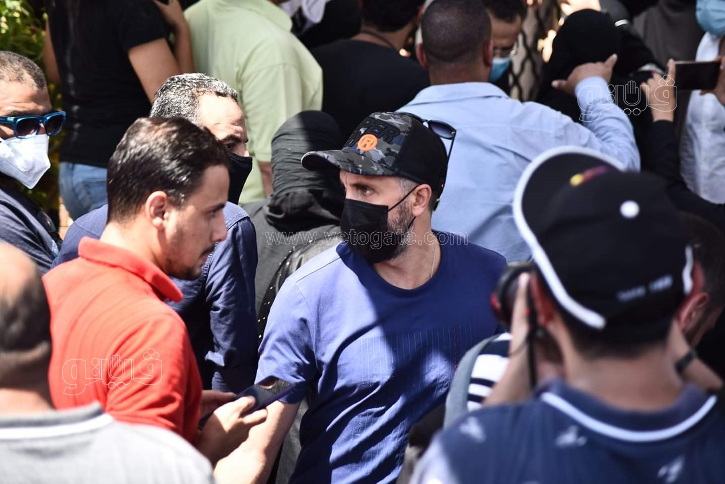 رامي رضوان وحسن الرداد يتلقيان العزاء في دلال عبد العزيز بالمقابر (39)