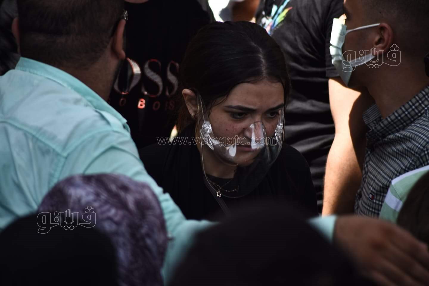 رامي رضوان وحسن الرداد يتلقيان العزاء في دلال عبد العزيز بالمقابر (43)