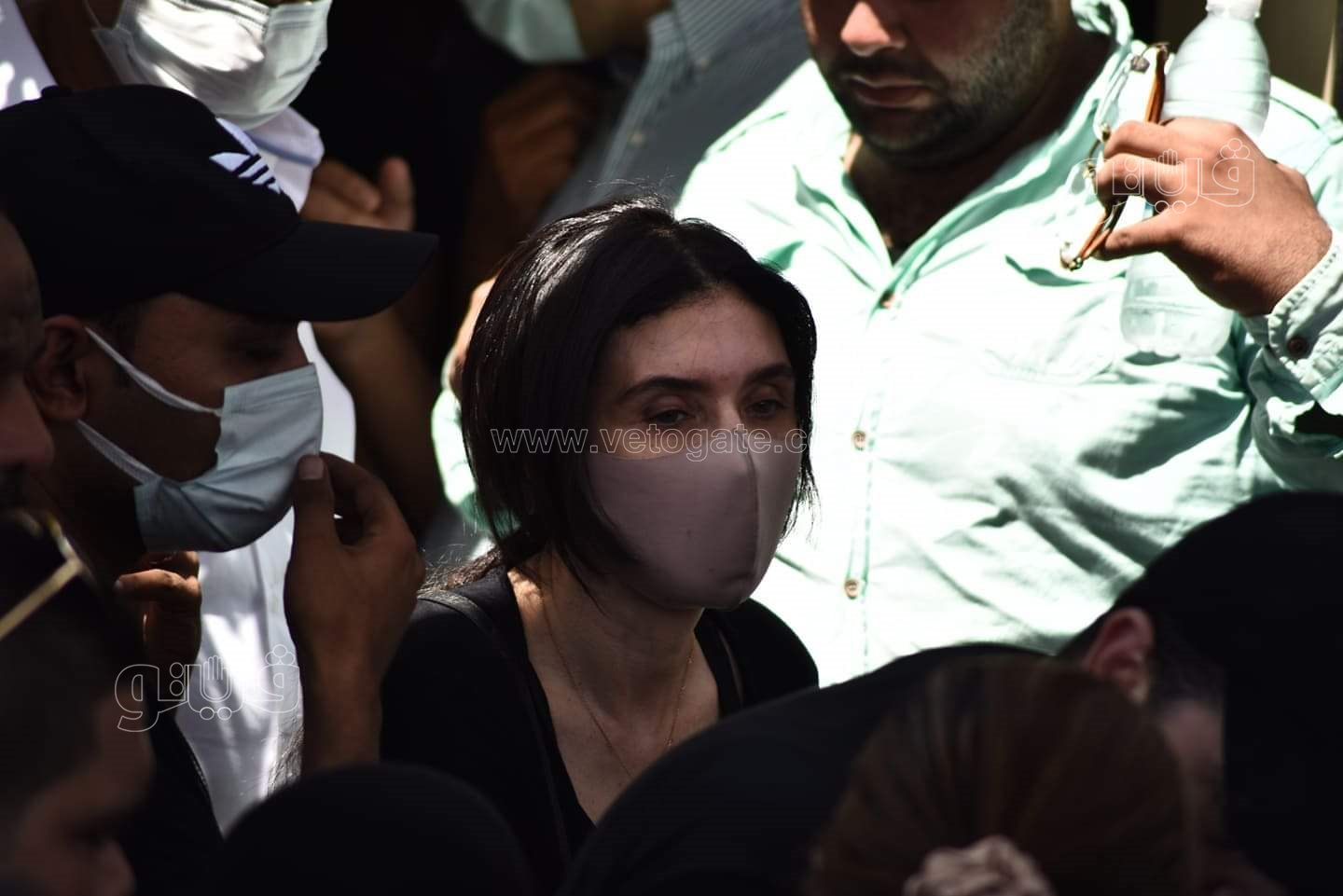 رامي رضوان وحسن الرداد يتلقيان العزاء في دلال عبد العزيز بالمقابر (5)