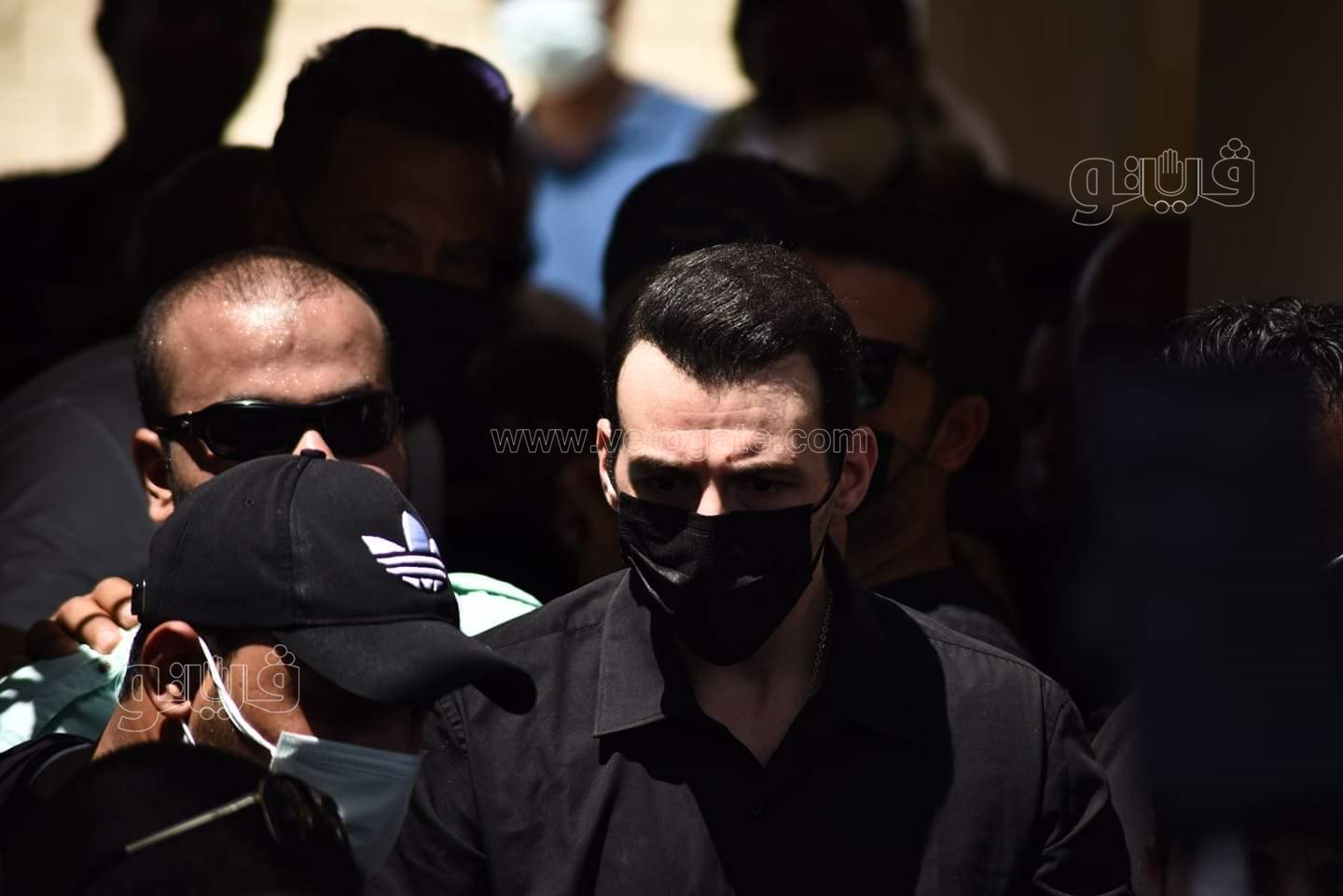 رامي رضوان وحسن الرداد يتلقيان العزاء في دلال عبد العزيز بالمقابر (10)