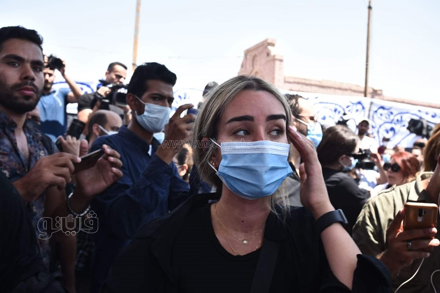 رامي رضوان وحسن الرداد يتلقيان العزاء في دلال عبد العزيز بالمقابر (13)