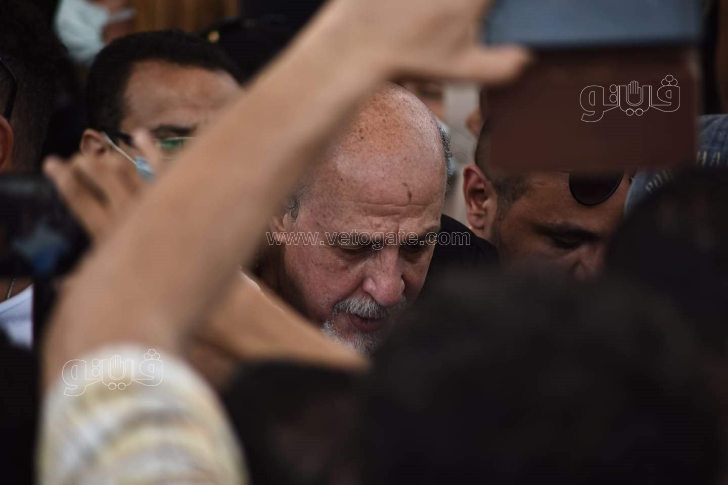 رامي رضوان وحسن الرداد يتلقيان العزاء في دلال عبد العزيز بالمقابر (15)