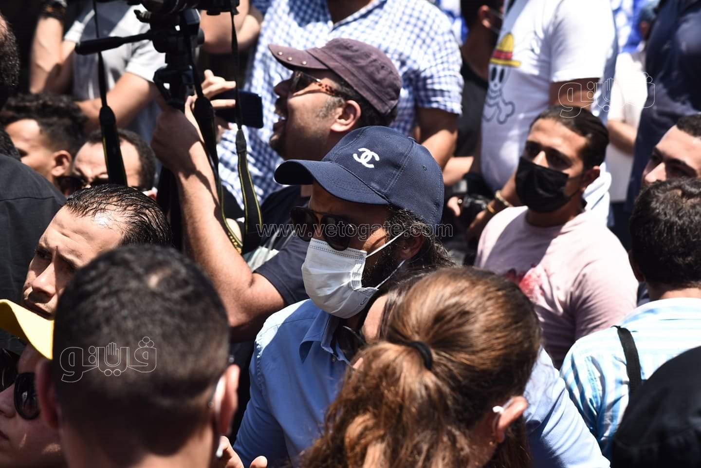 رامي رضوان وحسن الرداد يتلقيان العزاء في دلال عبد العزيز بالمقابر (24)